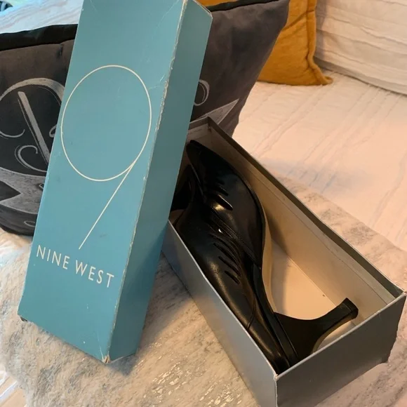 Nine West Harmonica Black Leather Slide-on Shoes - Picture 7 of 7